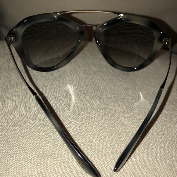 Prada sunglasses - Picture 4 of 6